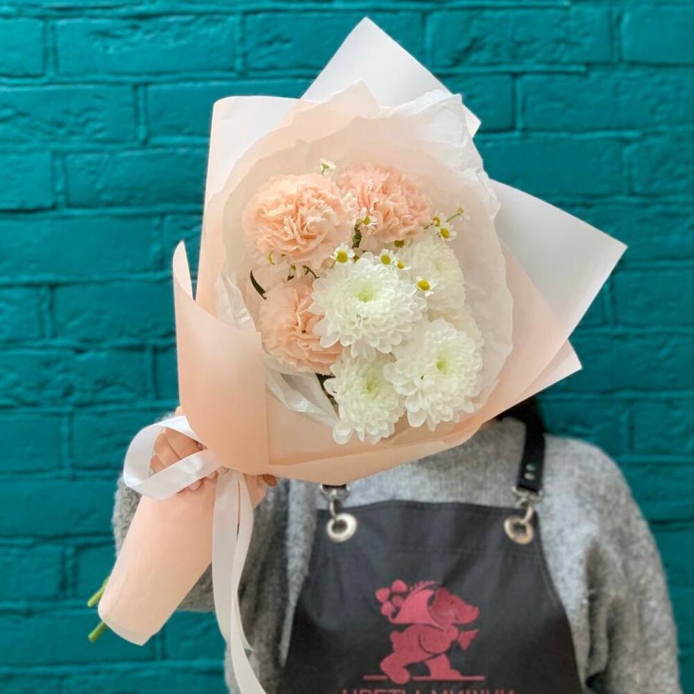 https://content2.flowwow-images.com/data/flowers/1000x1000/31/1736007821_77201331.jpg
